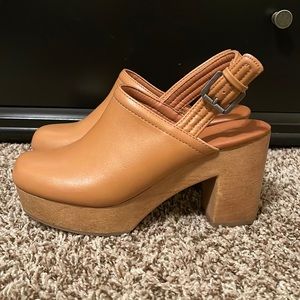 Clog heels